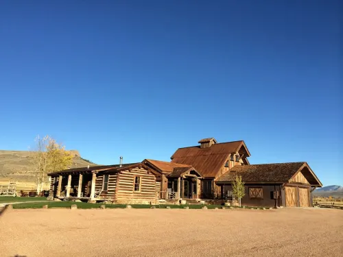 Unique 40 AC Horse Friendly Ranch Renovated 1850 Miners Cabin w/3000 SF Addition - 4つ星