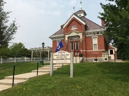 Private Beach And  Mountain Lake Home