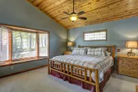 Beautiful 7 Bed, 6 Bath, Huge Dock, Boat Launch @ House, Game Room, Kid Friendly