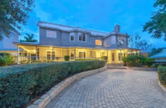 Shangri-La ♛ Private Waterfront Resort Sleeps 30 • 3 Acres •Mega Pool•Game House