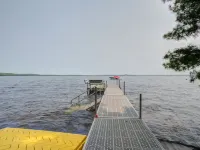 LOVELY, LUXURY, NEW BIG SEBAGO HOUSE, WATER ACCESS,INCLUDES DOCK & MOORING Hotels in Standish