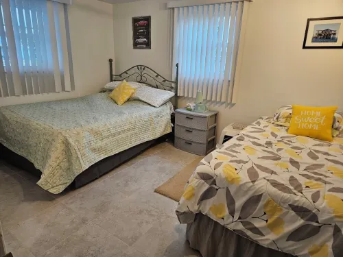 Centrally located quiet neighborhood, private pool, near restaurants & parks