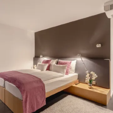 PLAZA INN Graz Messe Hotels near Murinsel