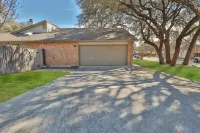 San Antonio Escape. Close to Lackland, SeaWorld, Fiesta Texas, and Riverwalk