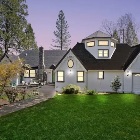 Bass Luxury Cabin-Game Room-Outdoor Kitchen-Lake View