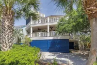 Private Pool, Putting Green & Steps to Isle of Palms Beach Paradise on Palm