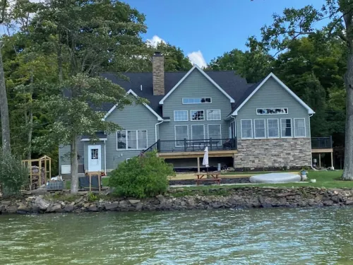 Cozy Cottage-Breathtaking Sunsets. Lake Front. Close to Casino & Racetrack.