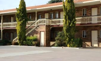 Grand Manor Motor Inn
