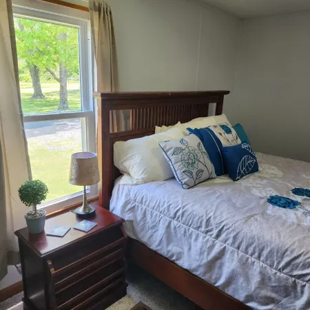 Georgie's Getaway!  Beautiful stay on 6 acres just minutes from the lakeside