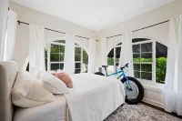 3/2 Ocean Breeze Escape Located on Palm Beach Island Отели рядом с достопримечательностью «Эспланаде»