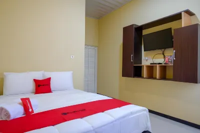 RedDoorz Syariah Near Alun Alun Pati Hotels in Pati Lor
