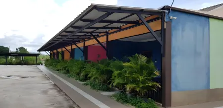 Penawar Inn Отели рядом с достопримечательностью «Самнак Раттанарам»