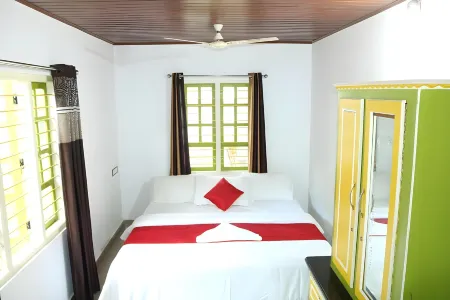 Marayoor Holidays Отели рядом с достопримечательностью «Заповедник Чиннар Уайлдлайф»