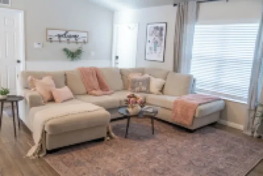 Peaceful Place a Charming 3-bedroom house with AC and WiFi in Fort Myers