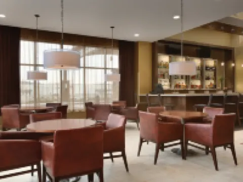 エンバシー スイーツ バイ ヒルトン アクロン カントン エアポート ジャクソンのホテル