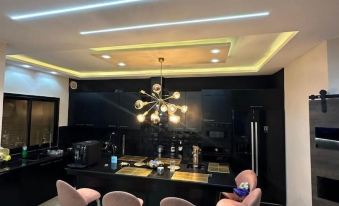 Luxury Central Cosy Villa