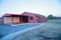 Farmhouse outskirts of Norman’s “Okla. University” fastWiFi, 2-75”TVs, KING BED