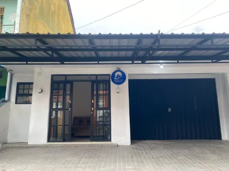 Rumahtata Homestay Отели рядом с достопримечательностью «Monumen Panglima Besar Jenderal Soedirman»