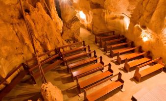 Capricorn Caves