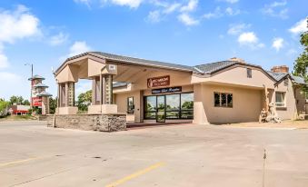 Red Arrow Inn & Suites, a Travelodge by Wyndham