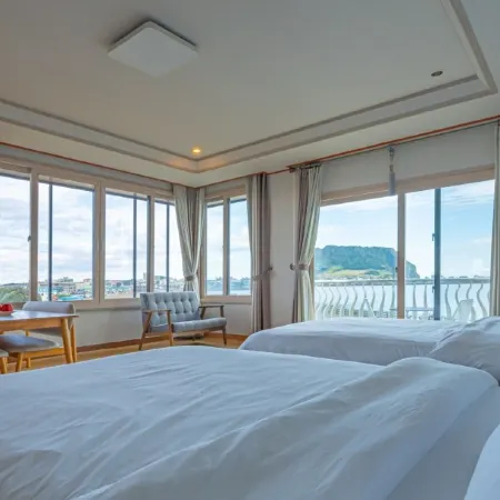 Seogwipo Sunrise House Pension Отели рядом с достопримечательностью «Парк у маяка в Удо»