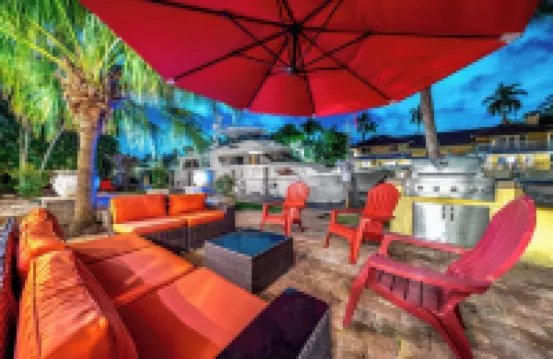 Heated Pool & Hot Tub! Waterfront Antique / Vintage!