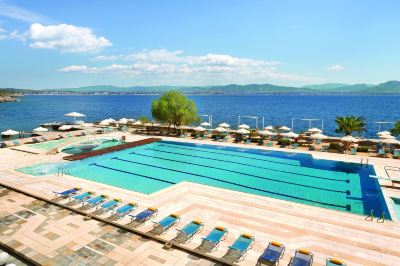 Outdoor Swimming Pool Wyndham Loutraki Poseidon Resort Photo