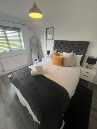 Serene Escape Cosy Apartment in Wolverhampton Отели рядом с достопримечательностью «Университет Уольверхэмптон»
