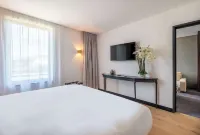 Kyriad Chateauroux Nord - Aéroport Hotel a 