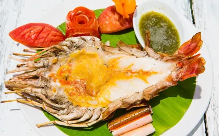 Ayutthaya Garden River Home Отели рядом с достопримечательностью «Wat Niwet Thammaprawat»