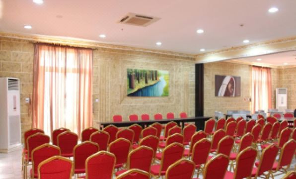 Utopia Hotel - Housity
