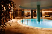 Clarion Hotel The Hub - piscina
