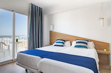 Hostal Blanca Отели рядом с достопримечательностью «Royal Charters Mallorca»