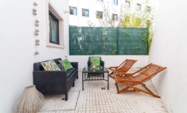 Industrial Lisbon Apartment - Adults Only