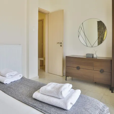 Nautilus Apartments Airport by Airstay Отели в г. Спата-Артемида