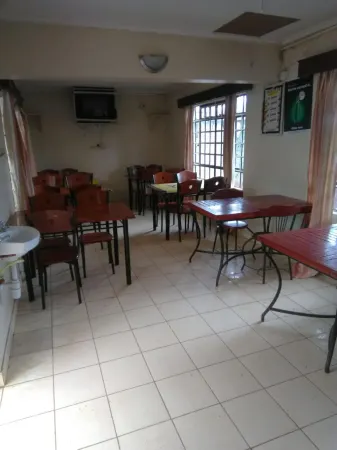 Usenge Sunset Resort Отели в г. Кадиму