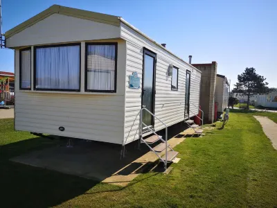 Lovely 2-Bed Caravan in Walton on the Naze Hotels in Harwich