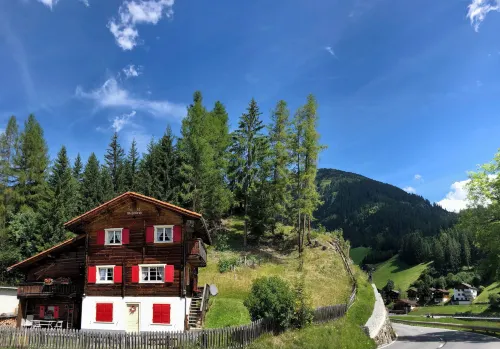 Charming Chalet with Mountain View Near Arosa for 6 People House Exclusive Use Hotels in Langwies