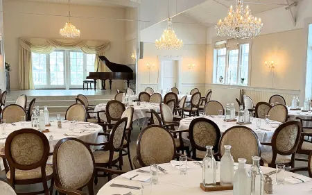 Bandholm Badehotel Отели в г. Horslunde