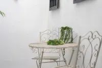 Central Apartment - with Patio and Sofa Bed!