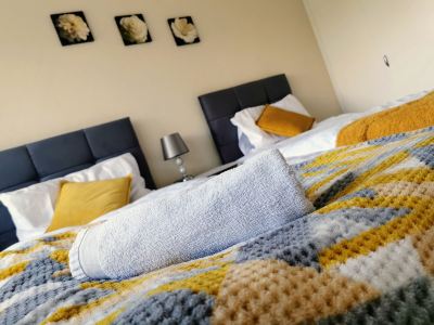 3Bed Full House - Free Parking - Family Friendly!