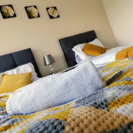 3Bed Full House - Free Parking - Family Friendly!