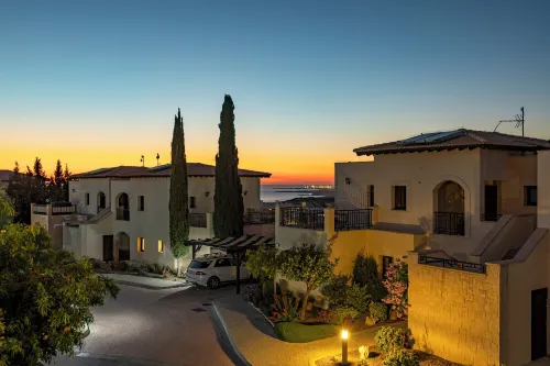 Bright apartment with shared pool in Aphrodite Hills