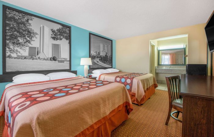 Super 8 by Wyndham Tulsa