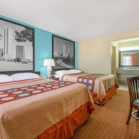 Super 8 by Wyndham Tulsa