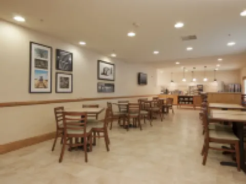 鄉村酒店及套房由卡爾森 - 達文波特管理 達文波特酒店