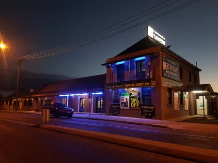 Tenterfield Tavern and Motor Inn Отели в г. Тентерфилд