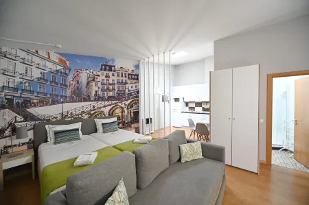 Famous Crows Lisbon Suites