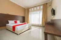 RedDoorz Syariah at Hotel Putri Gading Bengkulu فنادق في Ratu Agung