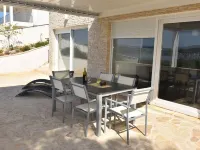 Apartment by the Beach in Dalmatia Bilice 호텔